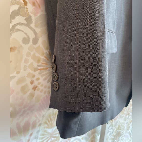 Valentino Grey Pinstripe 2PC Suit - Size 43L - Picture 4 of 14